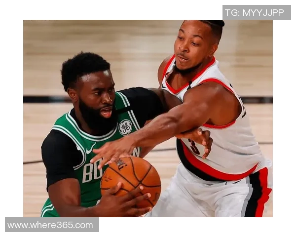 杰伦布朗半场表现低迷仅得7分罚球全中成唯一亮点