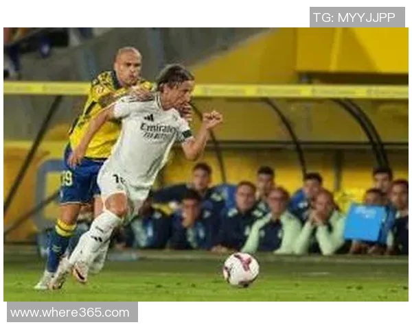 西媒报道皇马坚决不放维尼修斯免签离队若不续约将果断转手处理