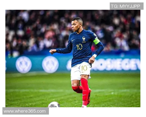 姆巴佩接过法国10号球衣责任普拉蒂尼称其理解重要性 姆巴佩接过法国10号球衣责任普拉蒂尼称其理解重要性