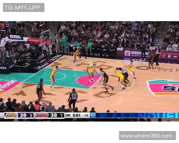 凯尔登约翰逊高效表现9投7中三分2中1贡献19分6篮板1助攻