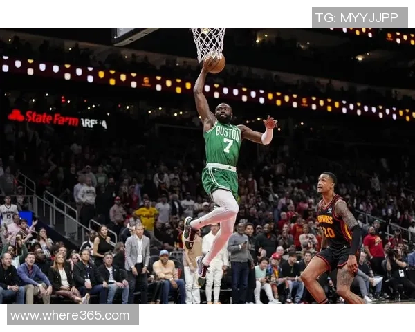 杰伦布朗28次出手仅得27分表现平平5次失误影响球队效率 杰伦布朗28次出手仅得27分表现平平5次失误影响球队效率