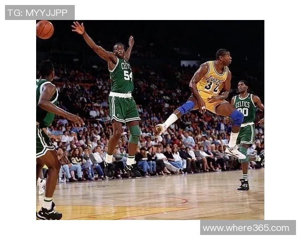 凯尔登约翰逊高效表现9投7中三分2中1贡献19分6篮板1助攻