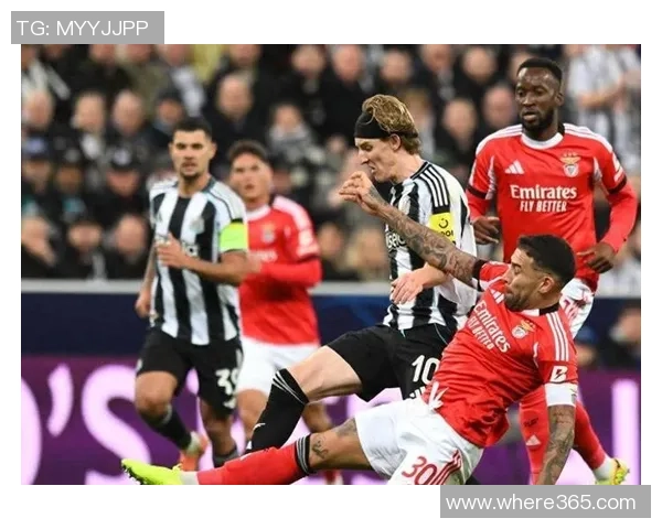 瑞天空报道曼联纽卡法兰克福争夺阿贾克斯17岁中场新星莫吉奥