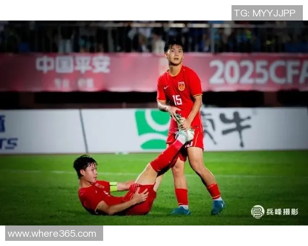 U16国足大胜8-0徐正鹏传中助攻张伯霖精彩头球破门